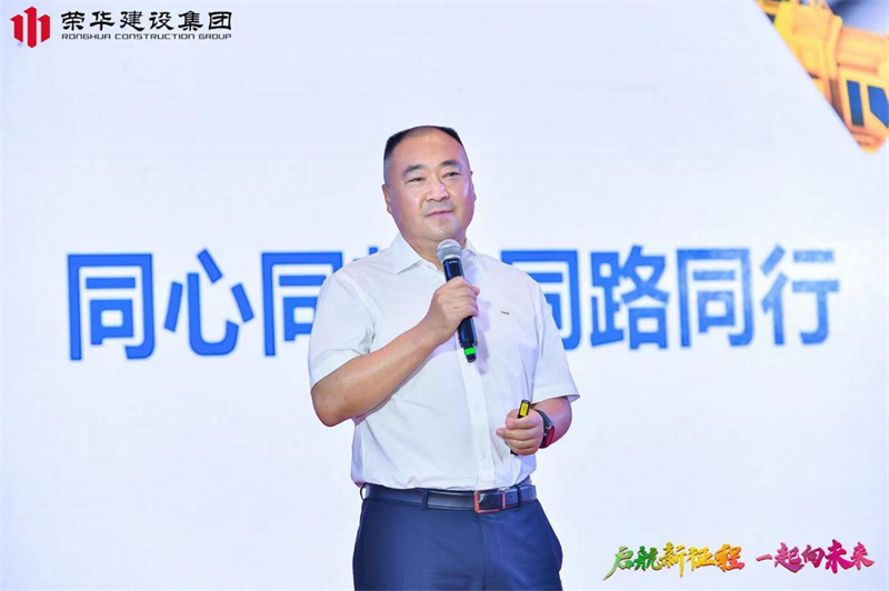 集團公司舉辦2022年迎新會(huì )暨萊西體育中心健康驛站方艙項目建設表彰大會(huì )(圖15) 集團公司舉辦2022年迎新會(huì )暨萊西體育中心健康驛站方艙項目建設表彰大會(huì )(圖15)