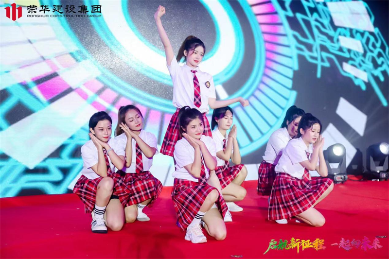 集團公司舉辦2022年迎新會(huì )暨萊西體育中心健康驛站方艙項目建設表彰大會(huì )(圖17) 集團公司舉辦2022年迎新會(huì )暨萊西體育中心健康驛站方艙項目建設表彰大會(huì )(圖17)