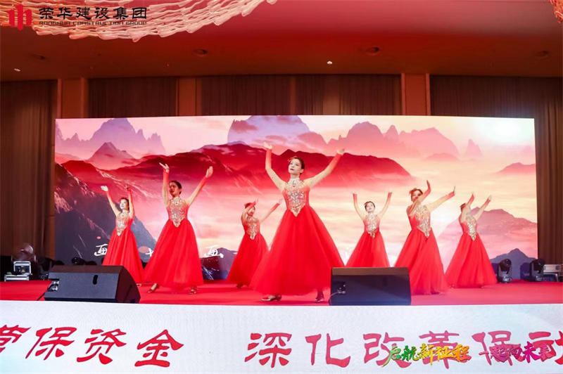 集團公司舉辦2022年迎新會(huì )暨萊西體育中心健康驛站方艙項目建設表彰大會(huì )(圖18) 集團公司舉辦2022年迎新會(huì )暨萊西體育中心健康驛站方艙項目建設表彰大會(huì )(圖18)