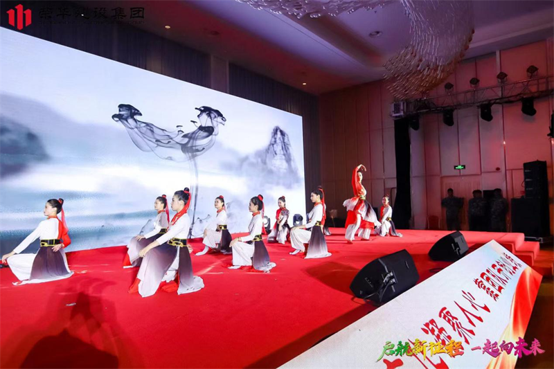 集團公司舉辦2022年迎新會(huì )暨萊西體育中心健康驛站方艙項目建設表彰大會(huì )(圖20) 集團公司舉辦2022年迎新會(huì )暨萊西體育中心健康驛站方艙項目建設表彰大會(huì )(圖20)