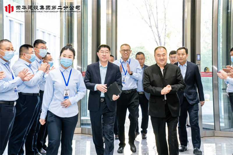董事長(cháng)孫涌出席榮華建設集團第二分公司喬遷揭牌儀式(圖1) 董事長(cháng)孫涌出席榮華建設集團第二分公司喬遷揭牌儀式(圖1)